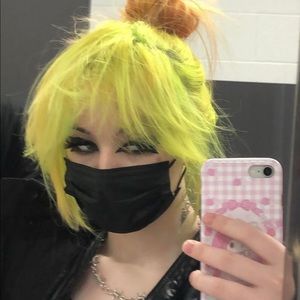 Meet your Posher, Avery